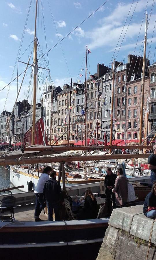 Апартаменти La Fleur D Honfleur Avec Son Parking Екстер'єр фото