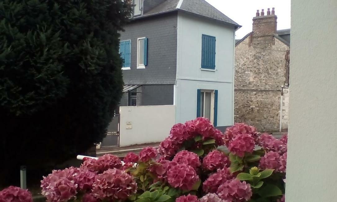 Апартаменти La Fleur D Honfleur Avec Son Parking Екстер'єр фото